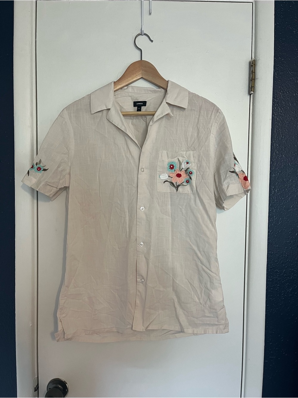 Express Cream Short-Sleeve Embroidered Pocket Shirt Size Small